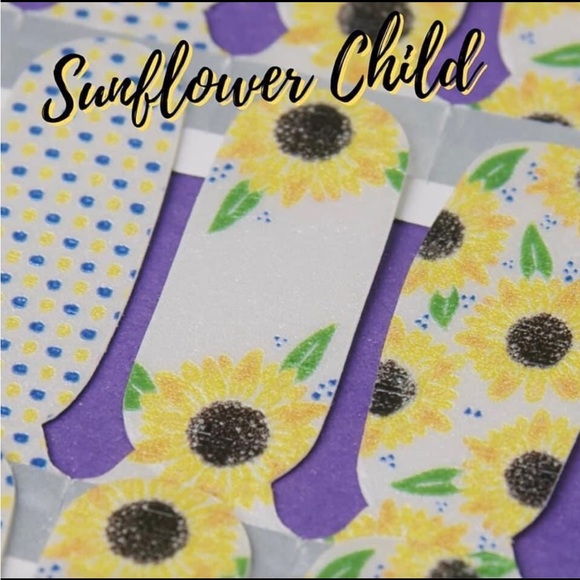 *Retired* Color Street: Sunflower Child | Floral Polka Dot Spring Summer Yellow - Picture 9 of 12